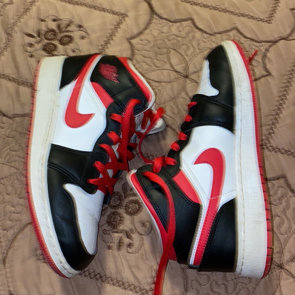 nike air jordan mid white,red,black high top shoes/sneakers